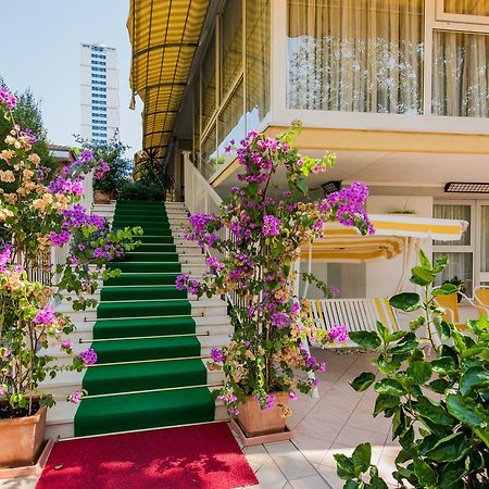 צ'סנטיקו Hotel Donatello מראה חיצוני תמונה