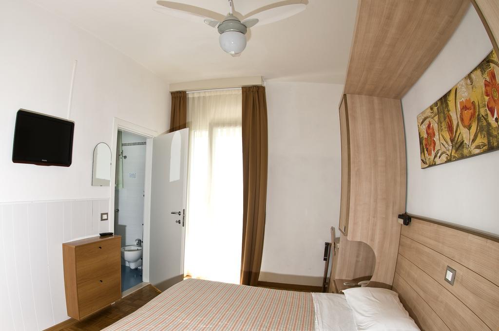 צ'סנטיקו Hotel Donatello מראה חיצוני תמונה