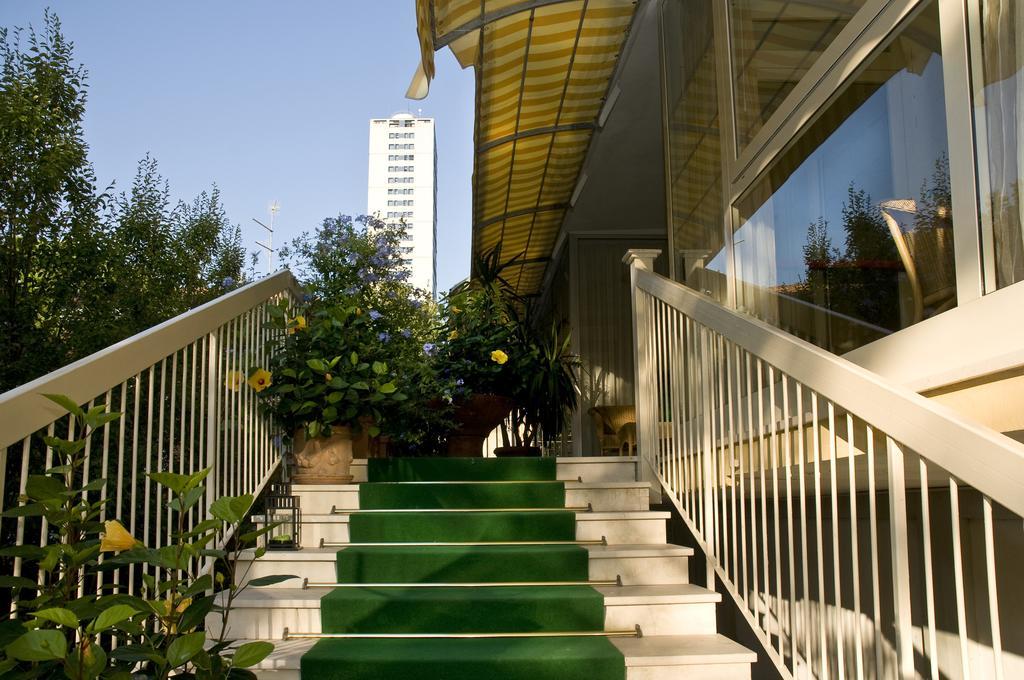 צ'סנטיקו Hotel Donatello מראה חיצוני תמונה