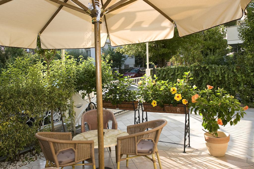 צ'סנטיקו Hotel Donatello מראה חיצוני תמונה