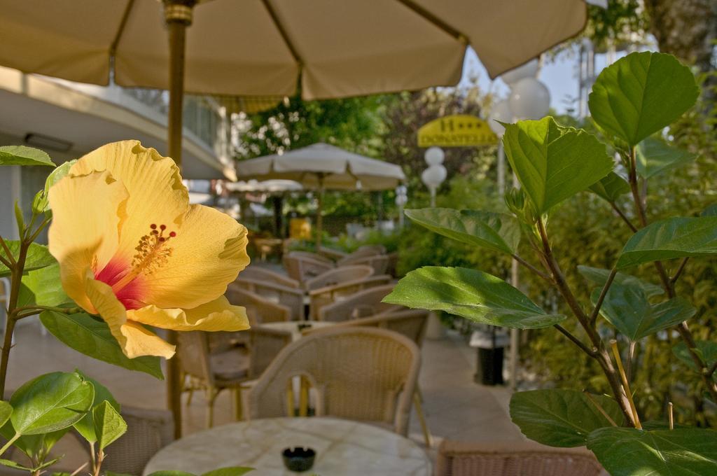 צ'סנטיקו Hotel Donatello מראה חיצוני תמונה