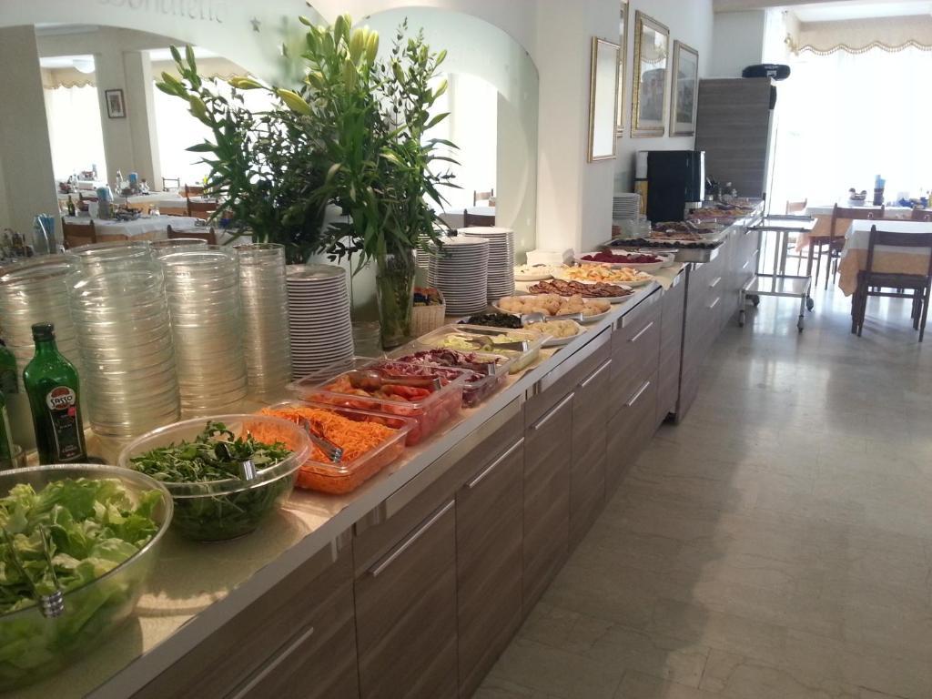 צ'סנטיקו Hotel Donatello מראה חיצוני תמונה