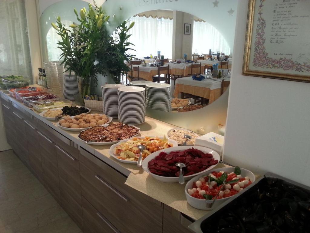 צ'סנטיקו Hotel Donatello מראה חיצוני תמונה