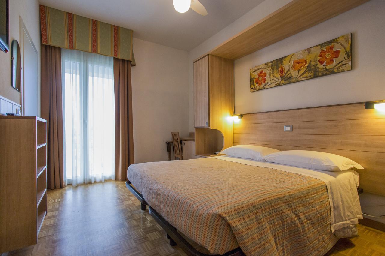 צ'סנטיקו Hotel Donatello מראה חיצוני תמונה