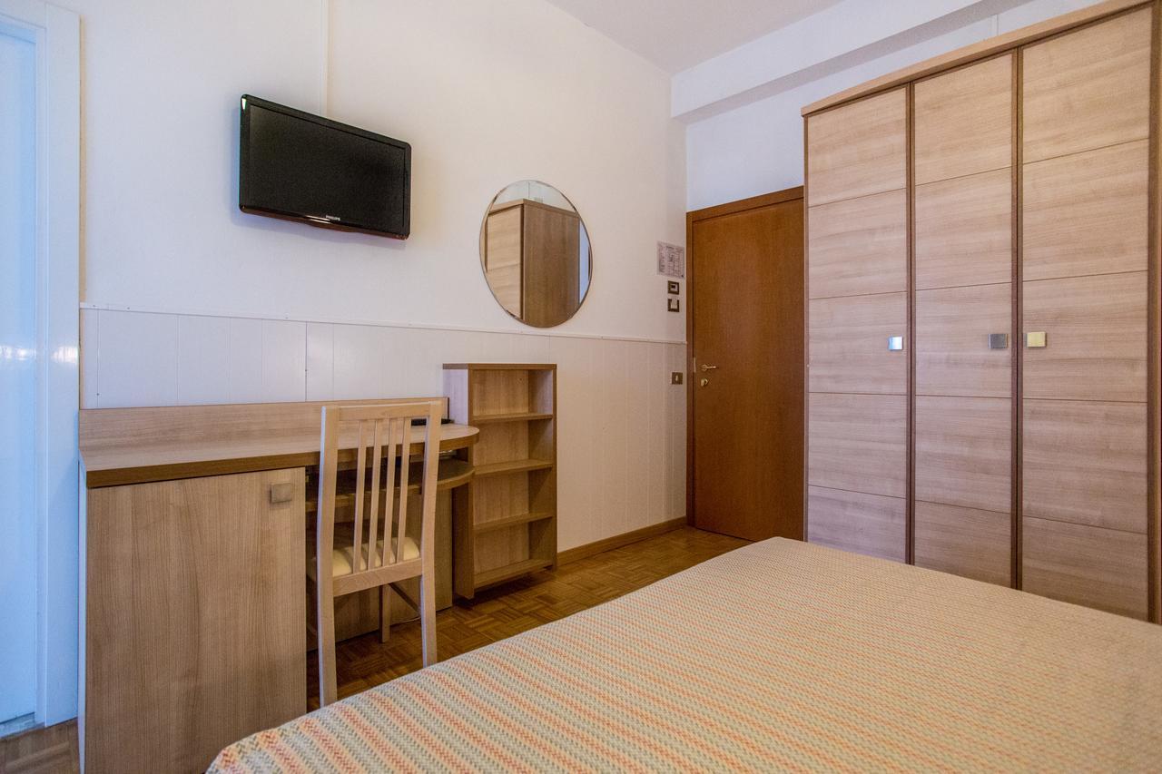 צ'סנטיקו Hotel Donatello מראה חיצוני תמונה