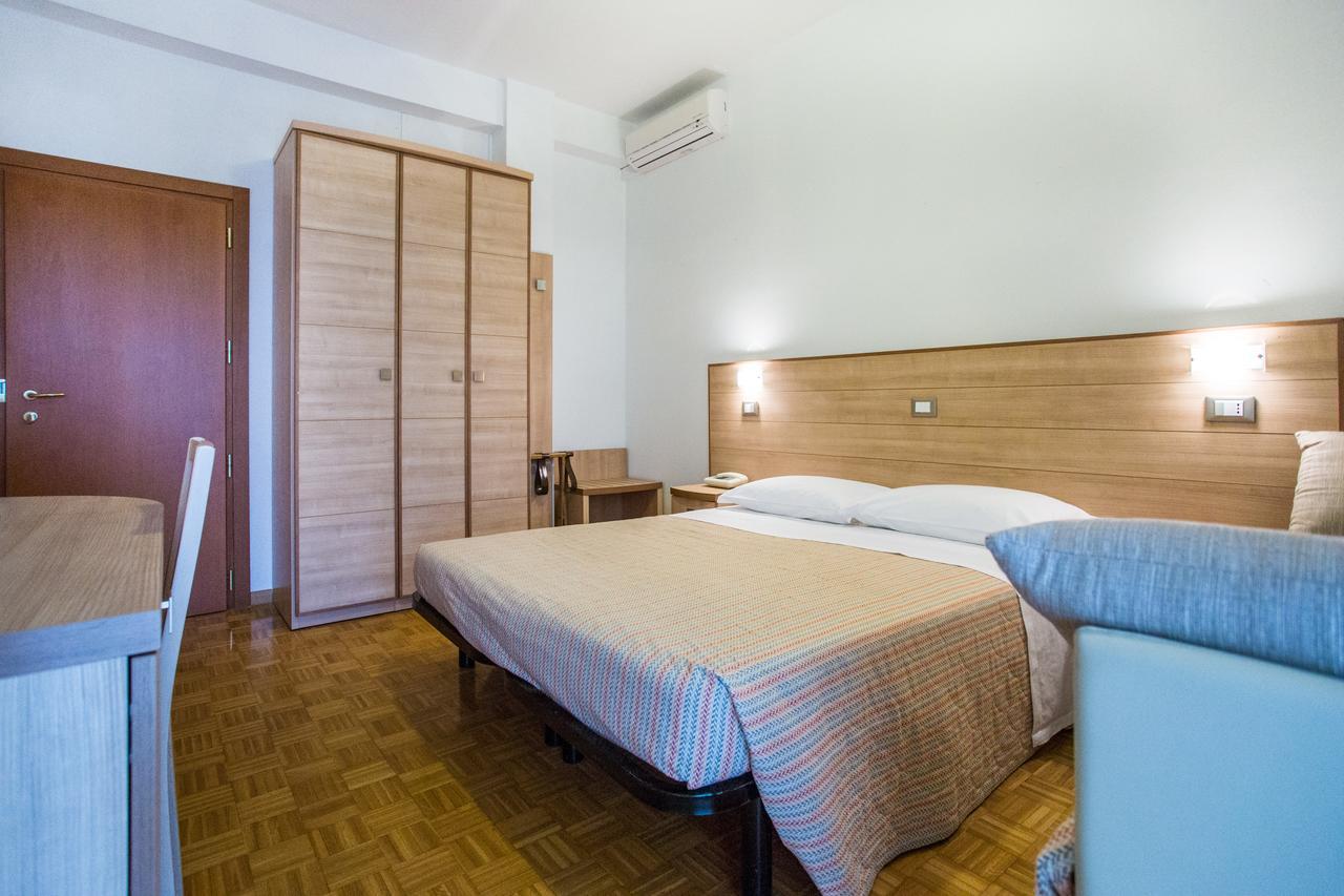 צ'סנטיקו Hotel Donatello מראה חיצוני תמונה