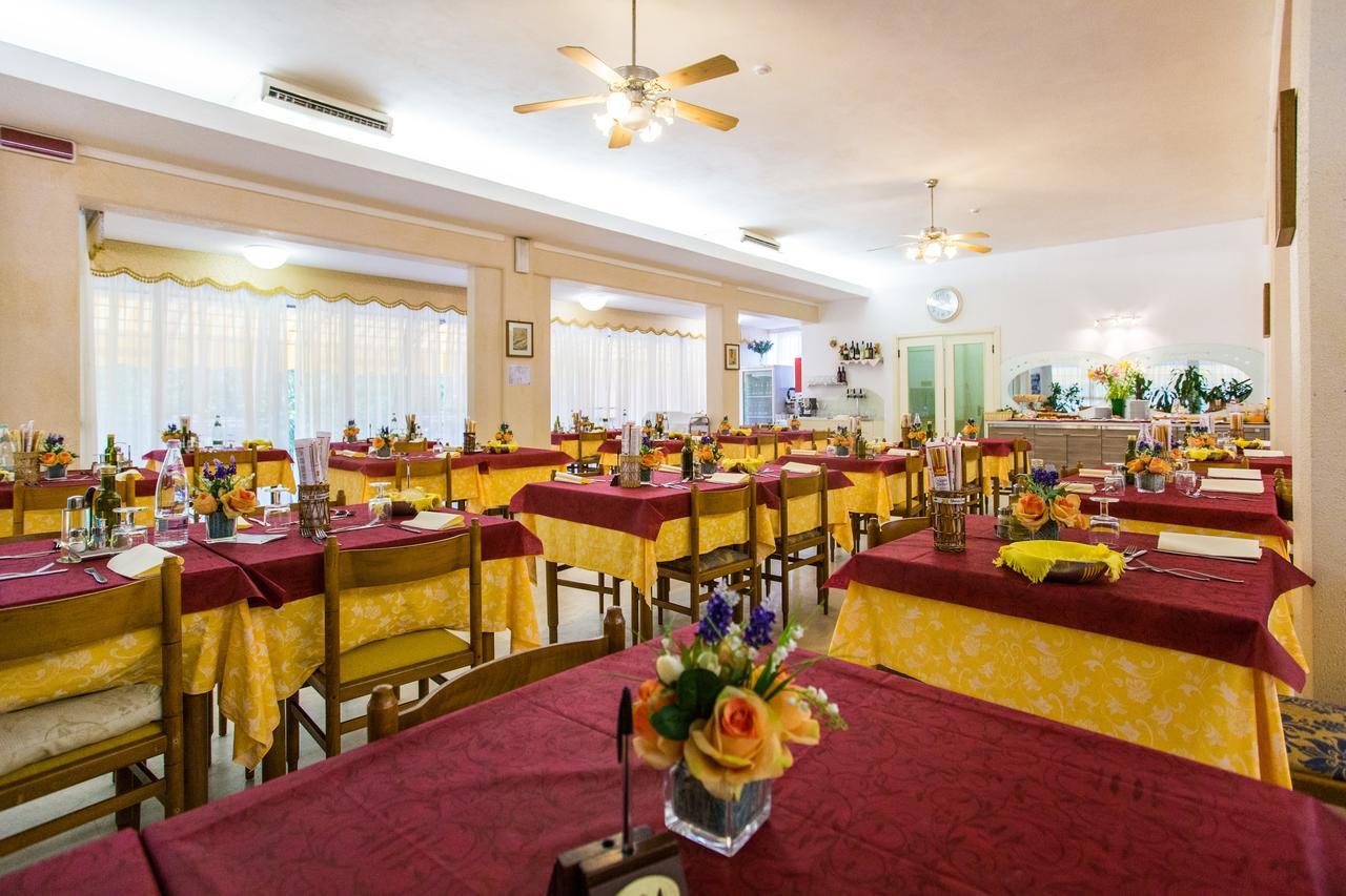 צ'סנטיקו Hotel Donatello מראה חיצוני תמונה